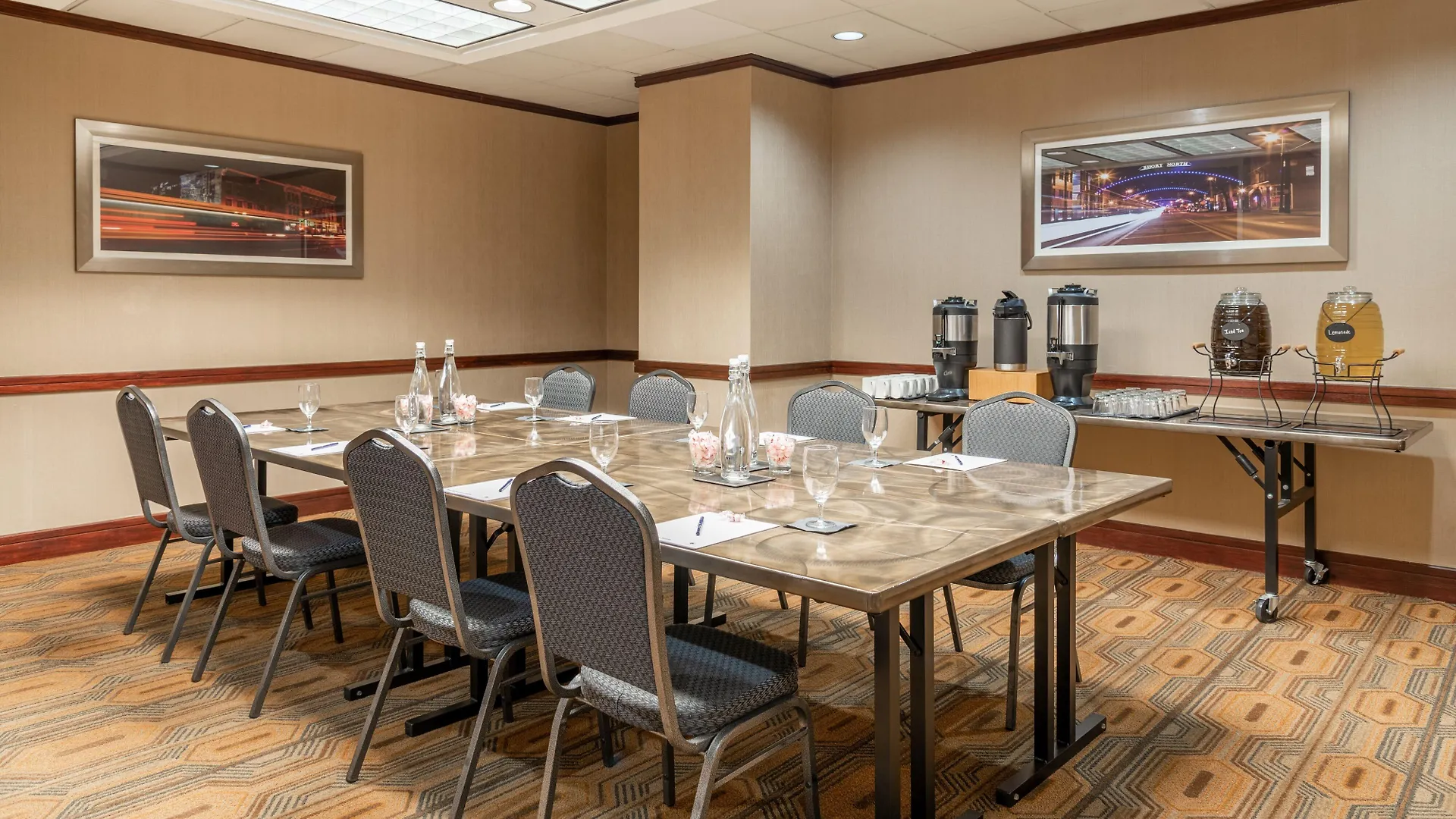 The Capital Suites Hotel Columbus 4*,