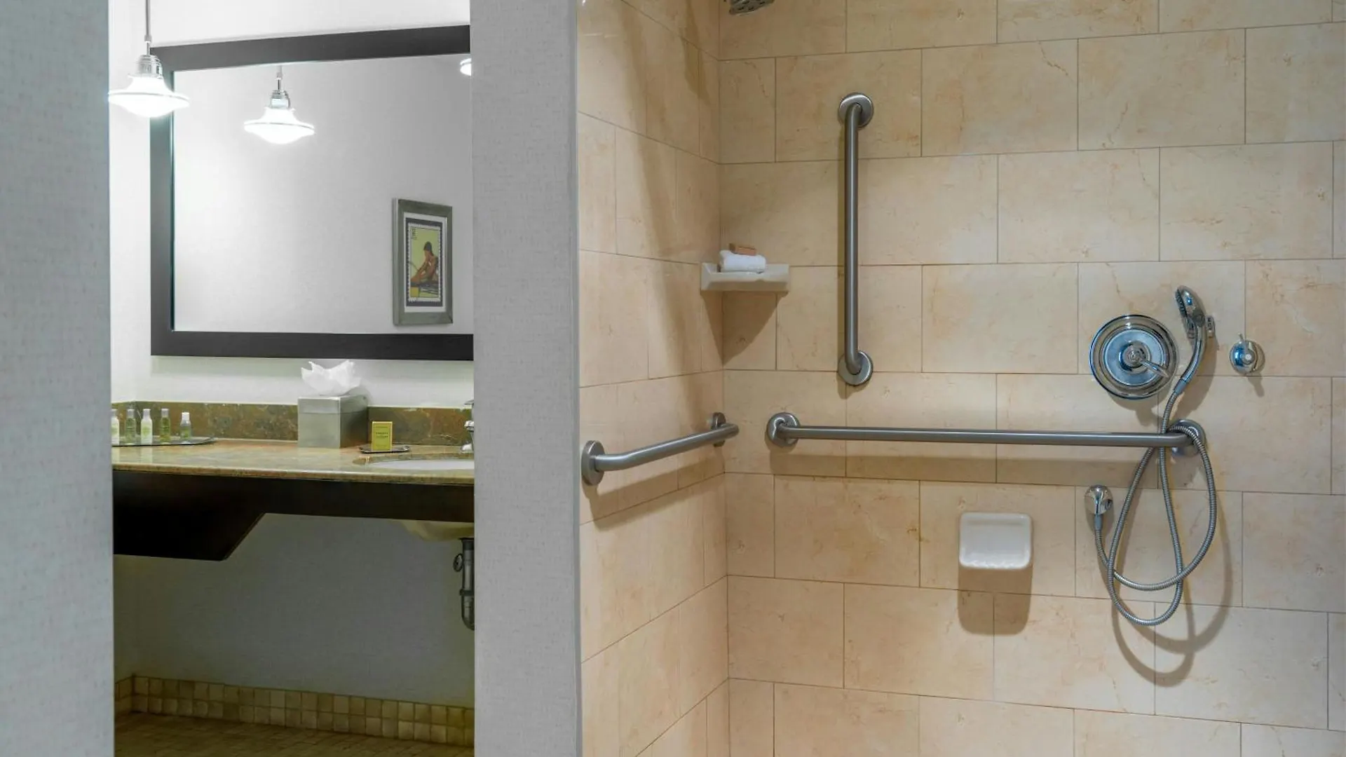 The Capital Suites Hotel Columbus 4*,